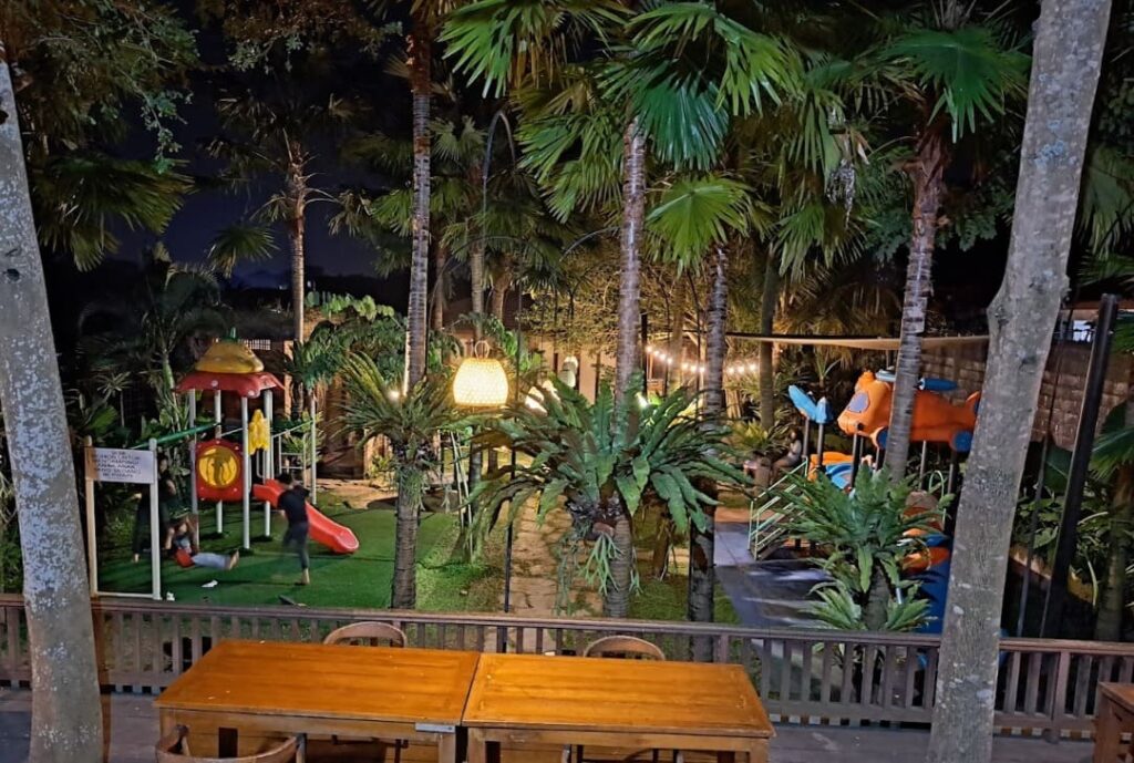 tempat makan keluarga